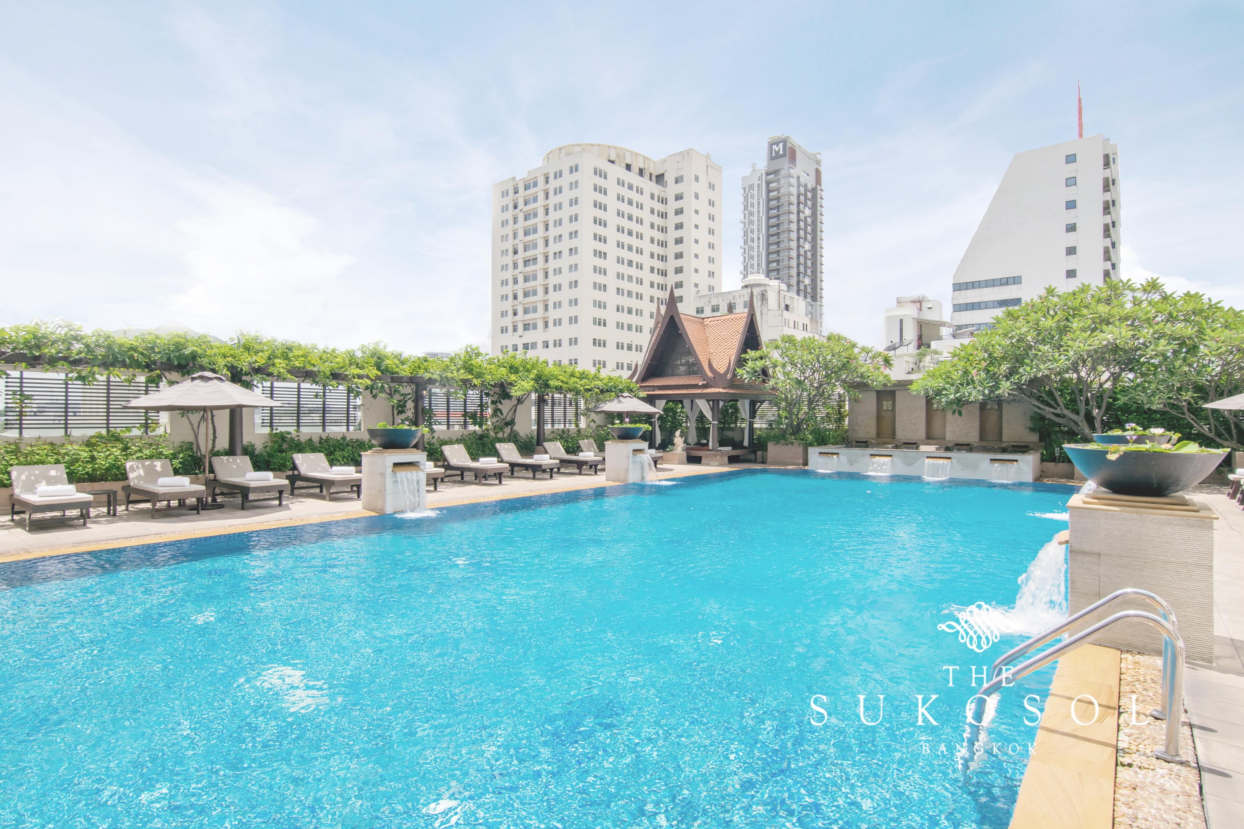 The Sukosol Hotel Bangkok Eksteriør billede The pool at the hotel