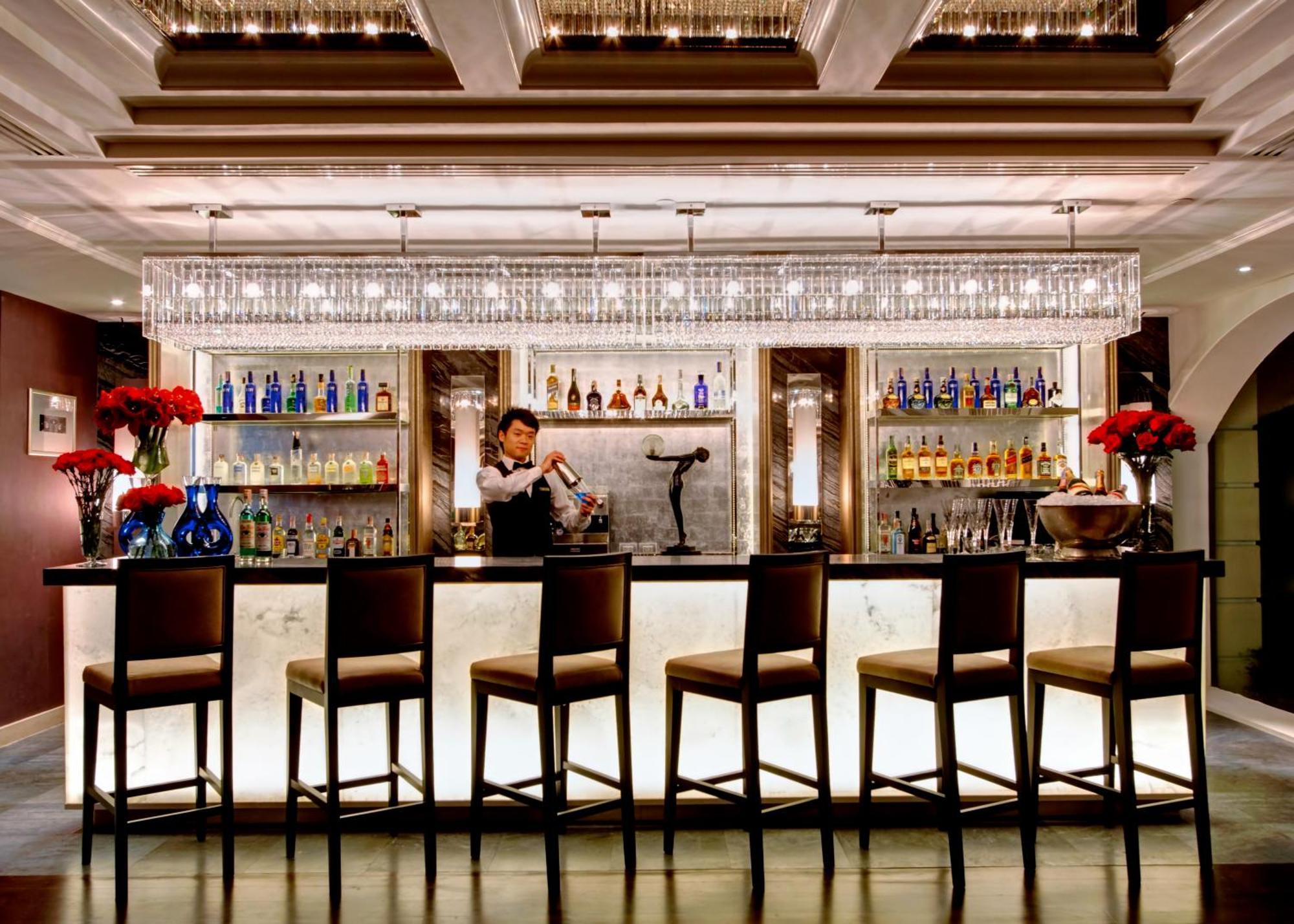 The Sukosol Hotel Bangkok Eksteriør billede The bar at the lobby