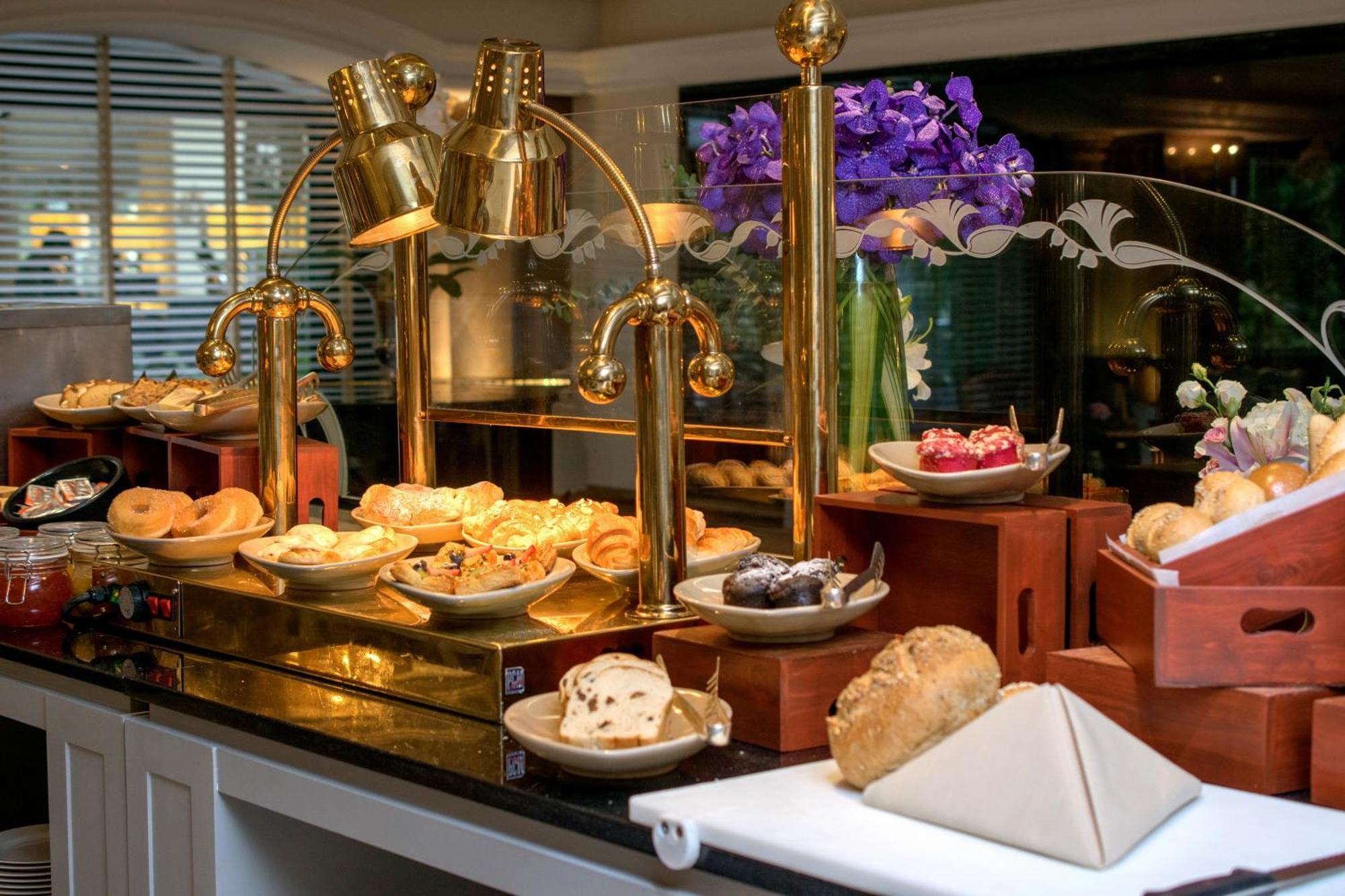 The Sukosol Hotel Bangkok Eksteriør billede A coffee station