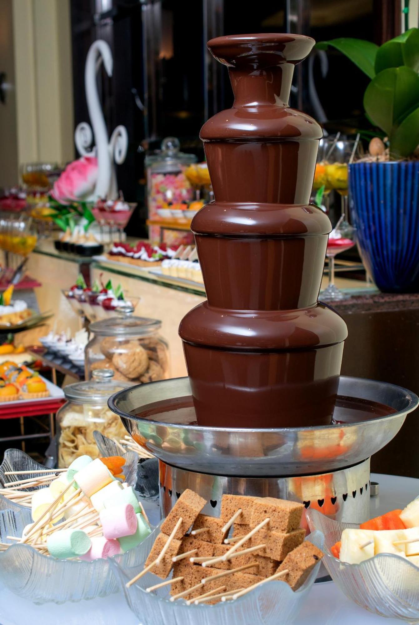The Sukosol Hotel Bangkok Eksteriør billede A chocolate fountain