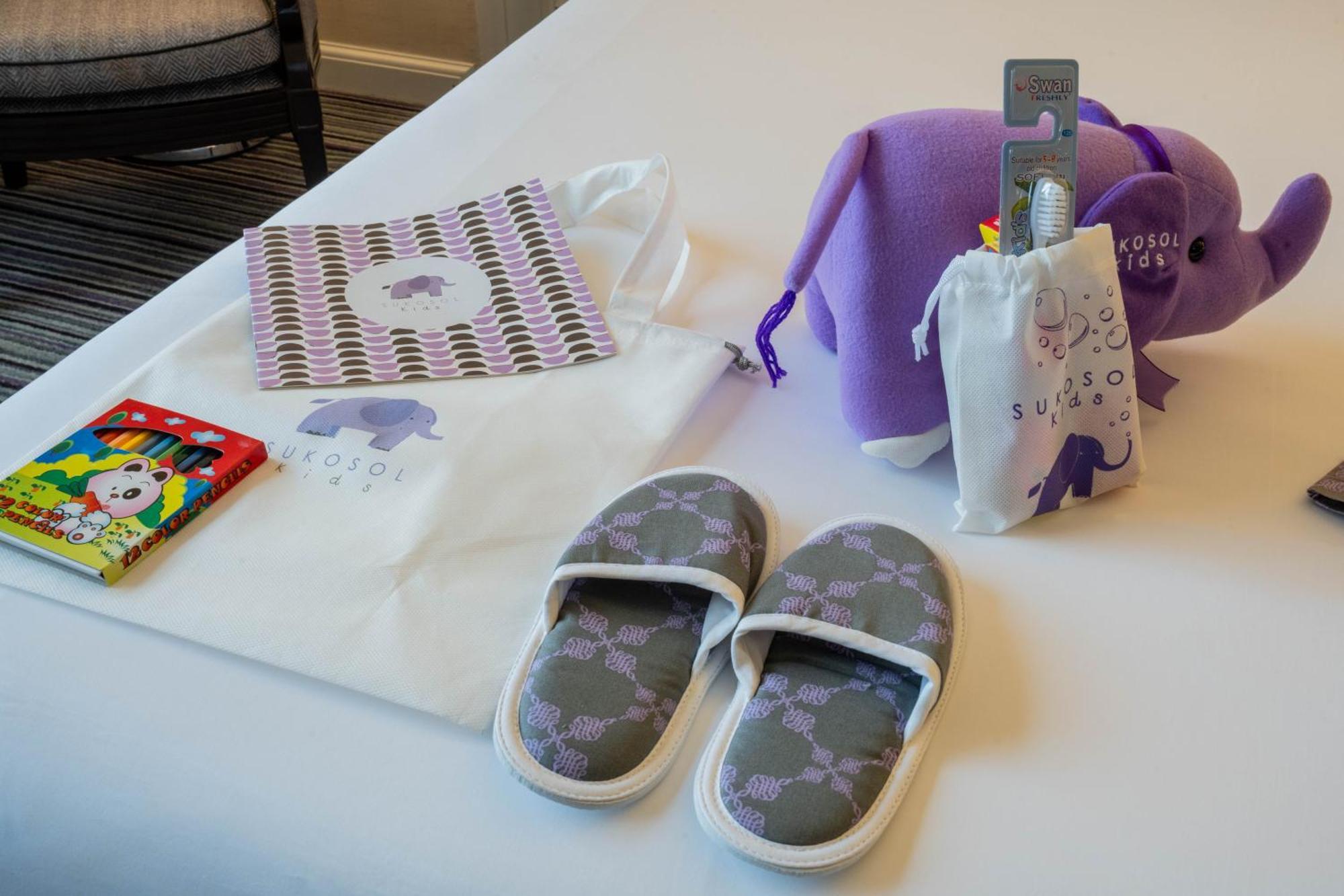 The Sukosol Hotel Bangkok Eksteriør billede A set of children's amenities at a hotel